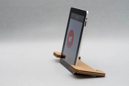 Papercraft – iPad und iPhone Halter aus Pappe