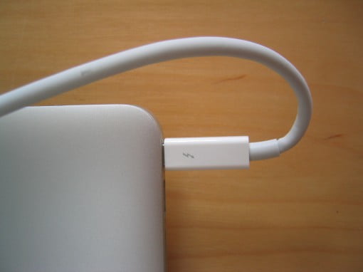 Integriertes Thunderboltkabel am MacBook Air