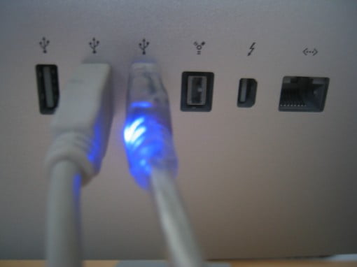 Anschlüsse am Thunderbolt Display. Kein USB 3.0