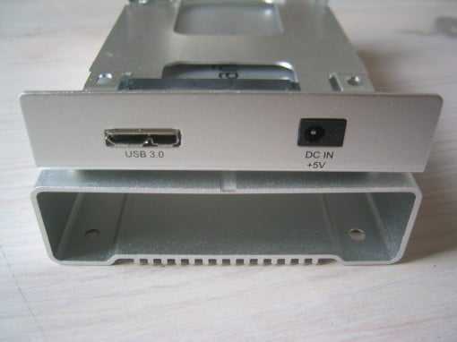 Gehäuse und Einbauschlitten mit Micro USB 3.0