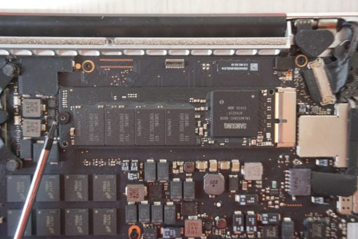 MacBook Pro Retina SSD Schraube lösen