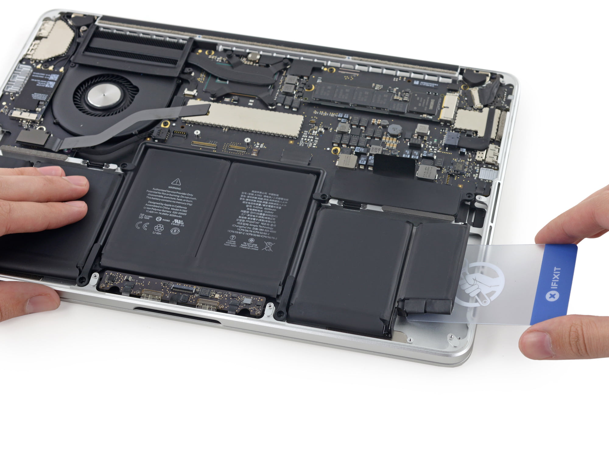 iFixit zerlegt auch MacBook Pro 13″ Early 2015 in Einzelteile