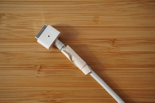 Apple Netzteil Knickschutz Tape erneuern