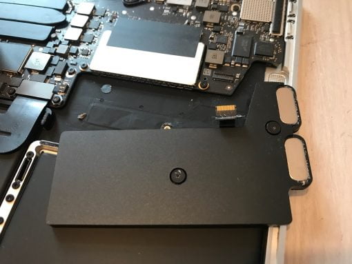 MacBook Pro 2016 2017 SSD remove loudspeaker